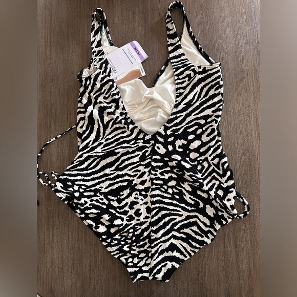 Coco Reef Women's Contours Stellar Shirred-Leg One-Piece Swimsuit 38 C New - Picture 5 of 7